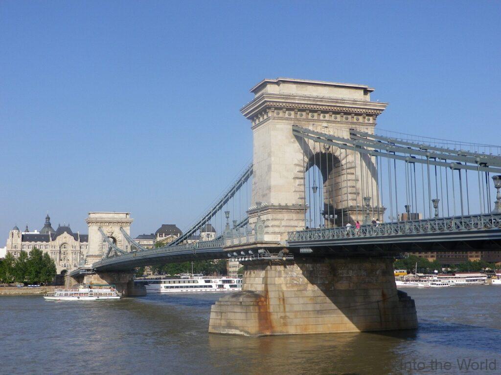 ハンガリー くさり橋