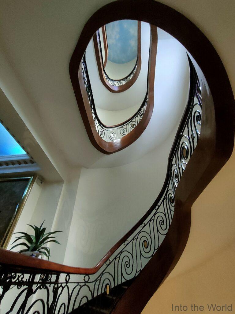 ホテルマジェスティックサイゴン 宿泊レビュー 螺旋階段