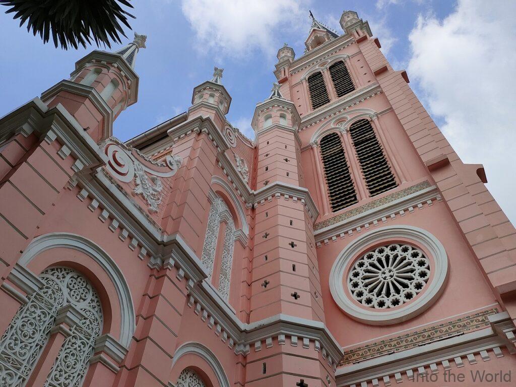 タンディン教会 見どころ 感想 基本情報 ホーチミン ピンク色の教会