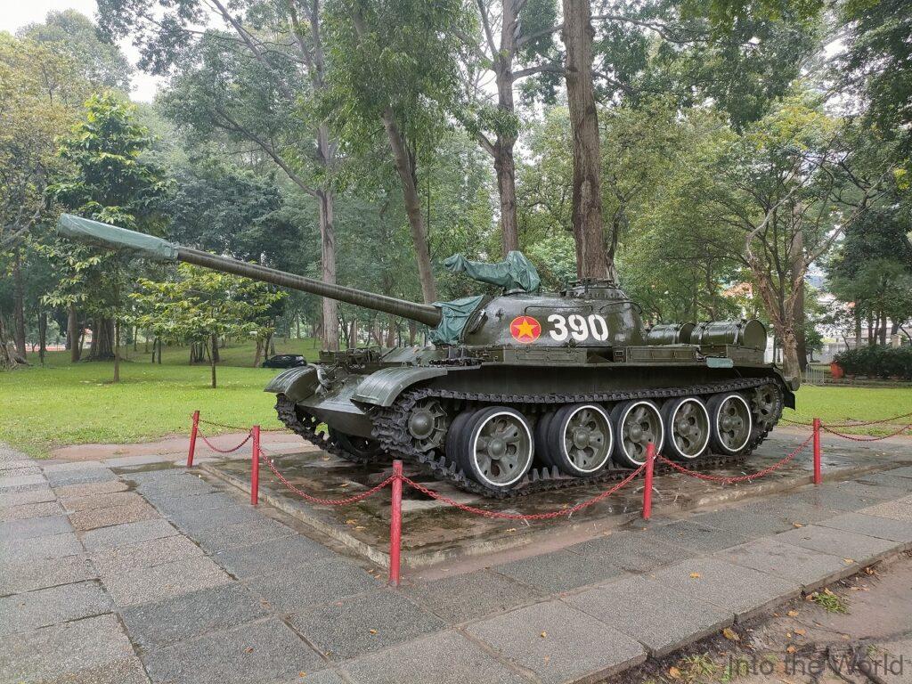 統一会堂 見どころ T-54戦車