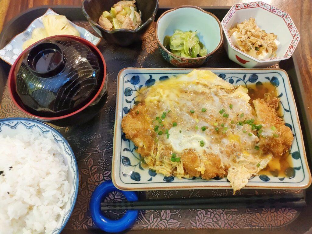 くらうんちきん Crown Chicken プノンペン