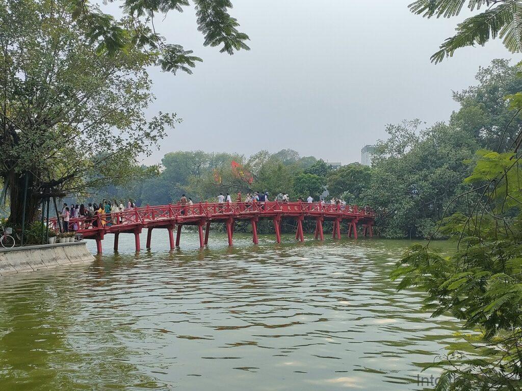 ホアンキエム湖 ハノイ テーフック橋 棲旭橋