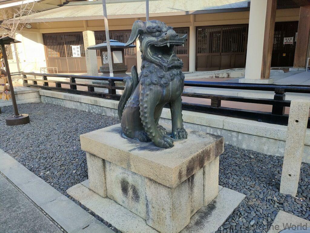 三重県護国神社 阿阿の狛犬