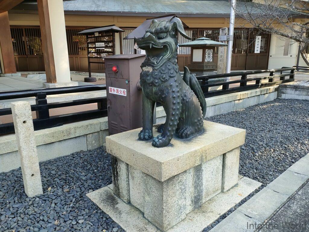 三重県護国神社 阿阿の狛犬