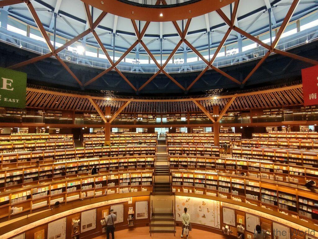 【金沢】石川県立図書館の見どころ・感想・基本情報※既成概念を覆す圧巻の空間 | Into the World