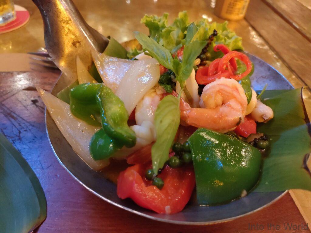 ペーパータイガー Paper Tiger Eatery ブストリート シェムリアップ
