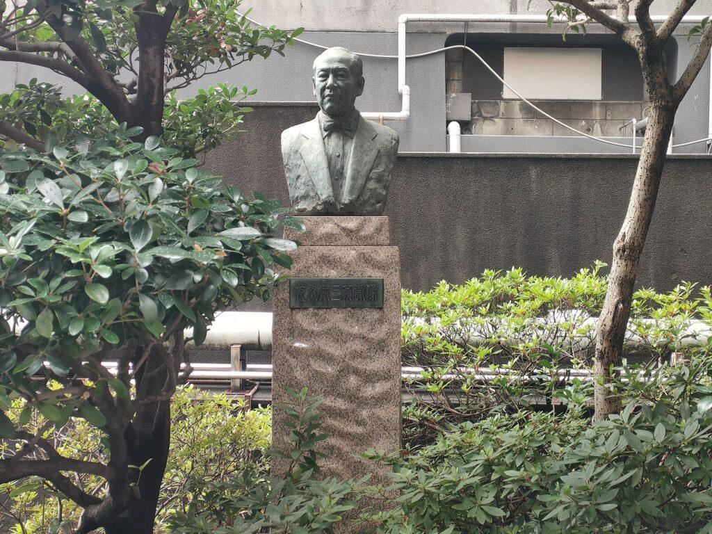 帝国ホテル 銅像 犬丸徹三像