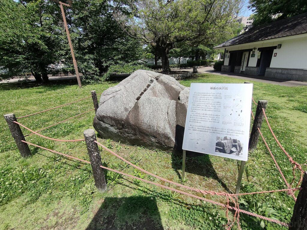 加藤清正像 名古屋能楽堂前 篠島の矢穴石