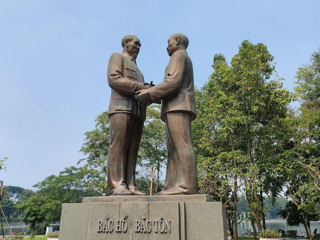 ホーチミンとトンドゥックタン像 見どころ 感想 基本情報