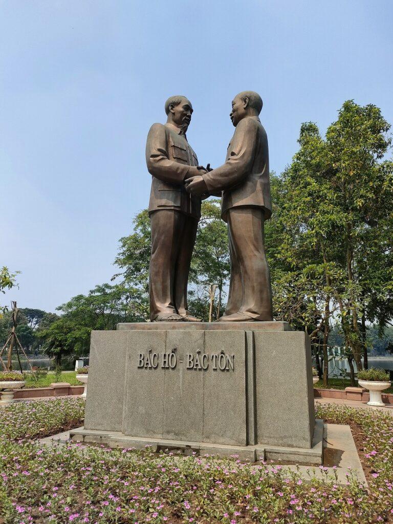 ホーチミンとトンドゥックタン像 見どころ 感想 基本情報
