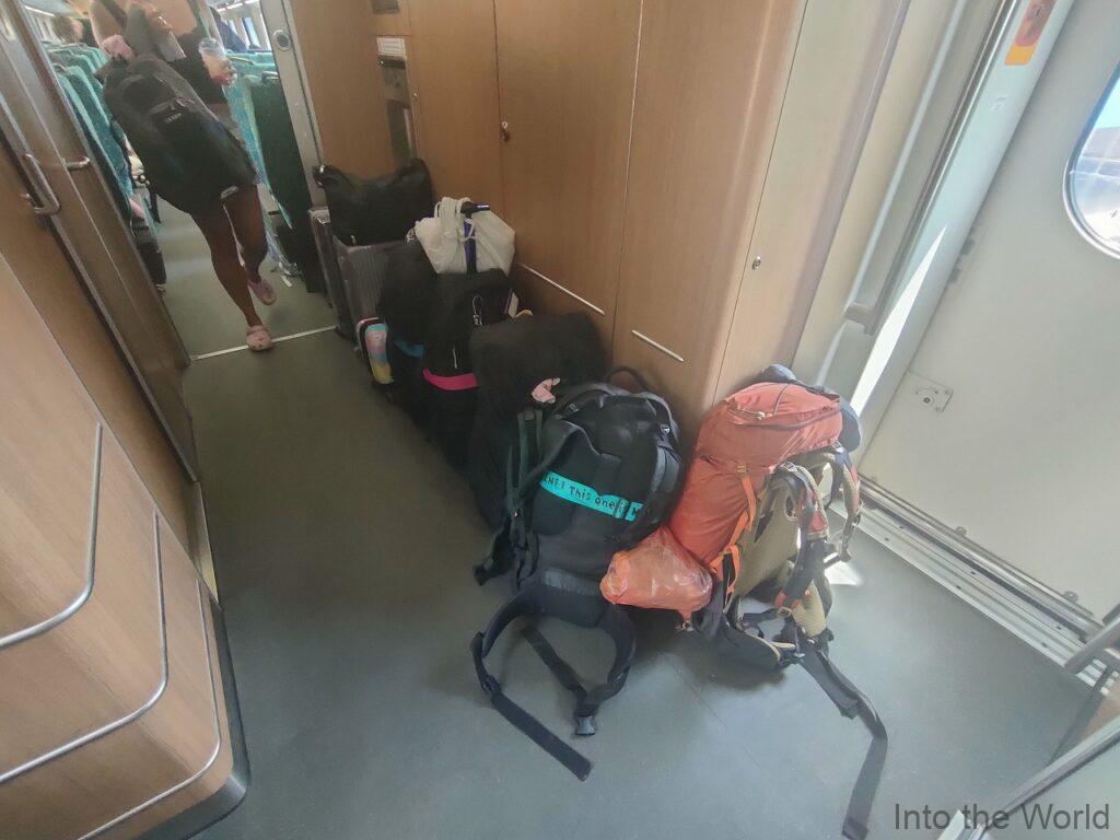 ラオス中国鉄道 荷物置き場 大型荷物 スーツケース