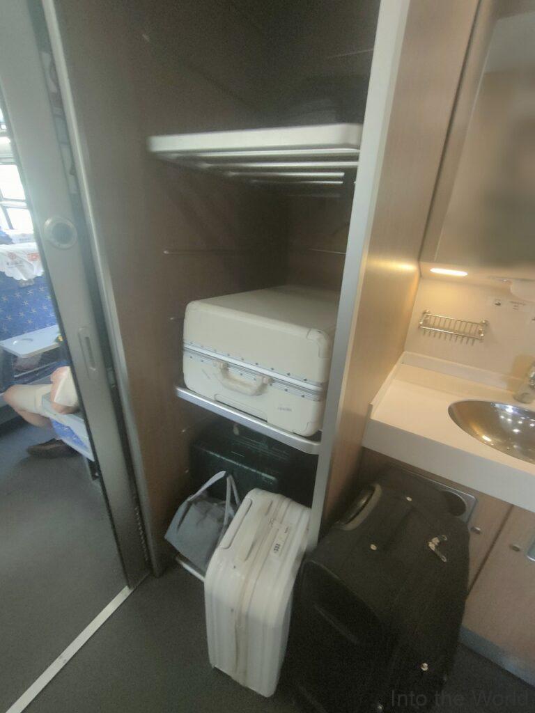 ラオス中国鉄道 荷物置き場 大型荷物 スーツケース