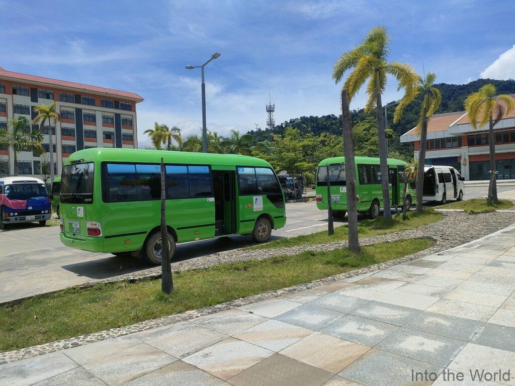 ラオス中国鉄道 バンビエン駅 市街 移動 バス