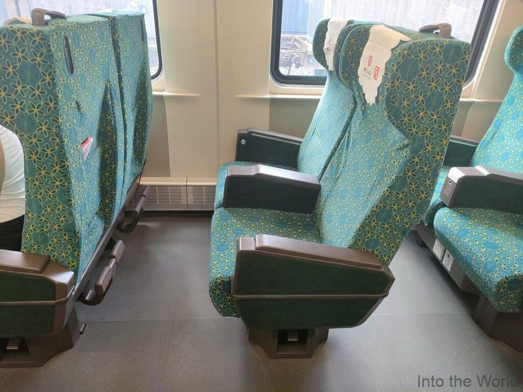 ラオス中国鉄道 1等車 座席 足元