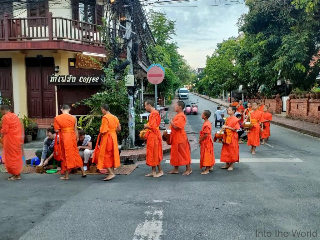 ルアンパバーン 托鉢 時間 場所 ルート 穴場
