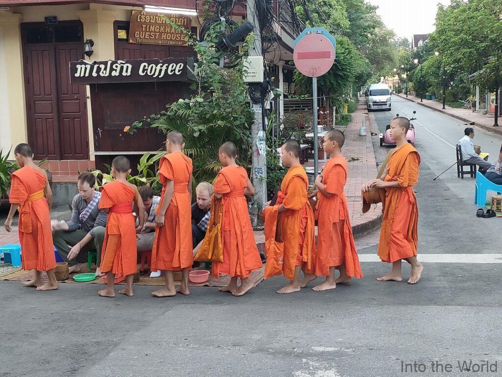 ルアンパバーン 托鉢 時間 場所 ルート 穴場