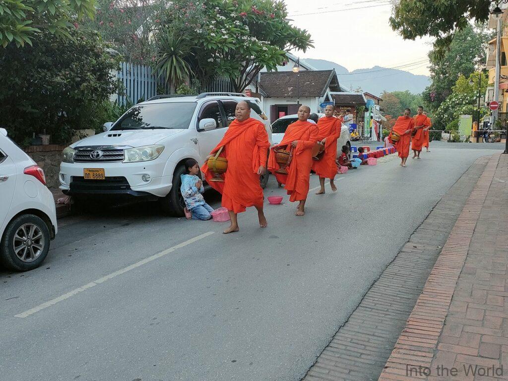 ルアンパバーン 托鉢 時間 場所 ルート 穴場
