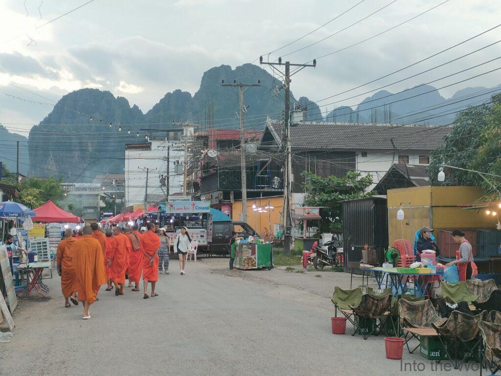 ウォーキングストリートナイトマーケット バンビエン お土産 見どころ 感想 基本情報