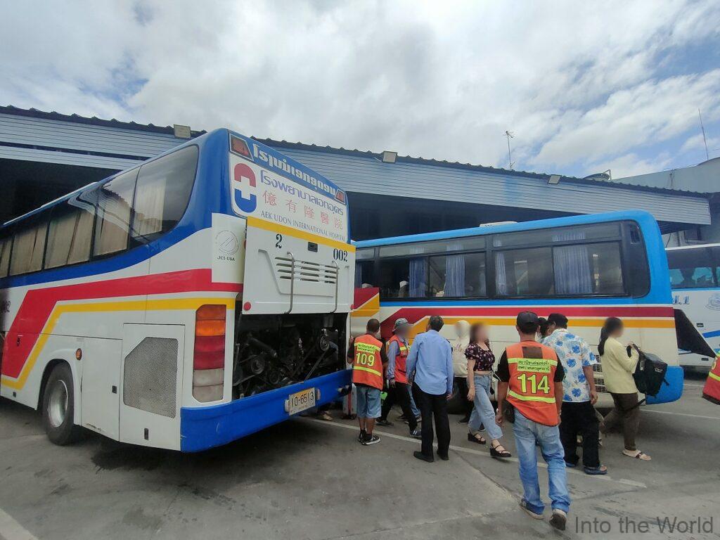 ビエンチャン ウドンタニ 国際バス　国境越え ウドンタニバスターミナル1