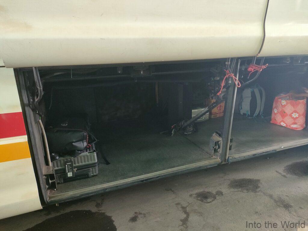 ビエンチャン ウドンタニ 国際バス　国境越え バス 大型荷物