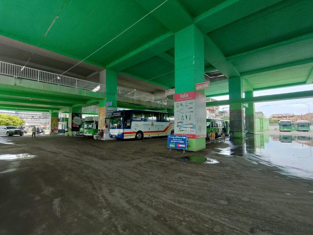 ビエンチャン ウドンタニ 国際バス　国境越え タラートサオバスターミナル