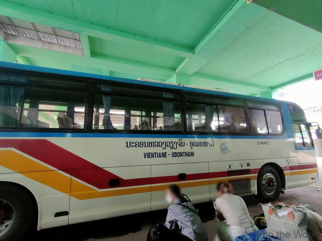 ビエンチャン ウドンタニ 国際バス　国境越え バス