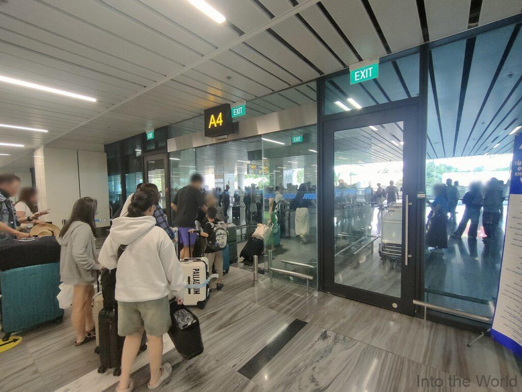 ホーチミン空港 ターミナル3 Grab 乗り場 場所