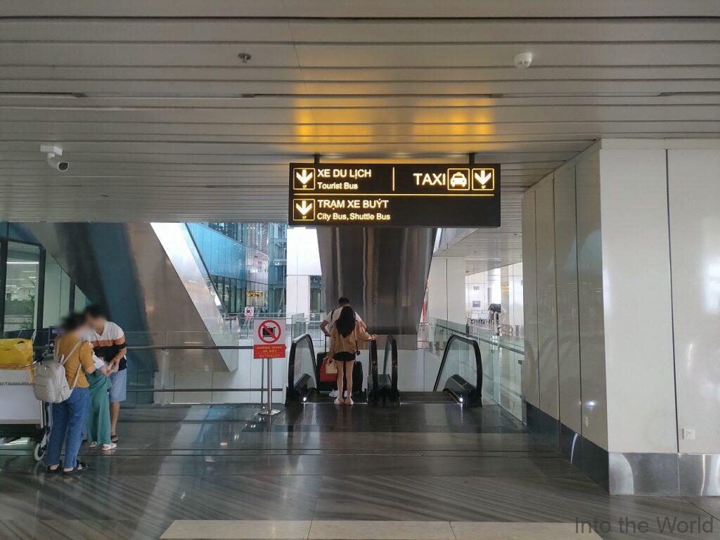 ホーチミン空港 ターミナル3 Grab 乗り場 場所