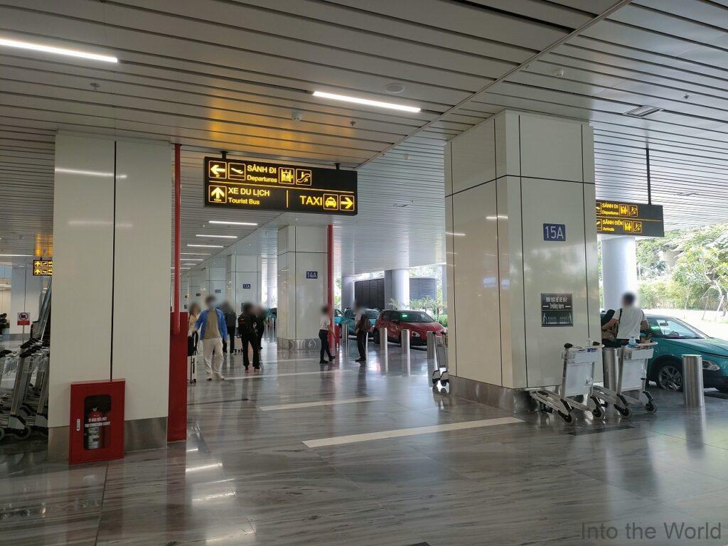 ホーチミン空港 ターミナル3 Grab 乗り場 場所