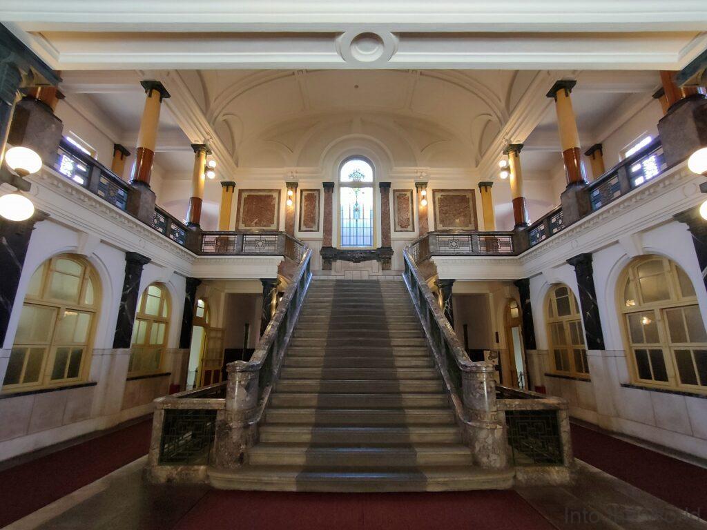 名古屋市市政資料館 中央階段室