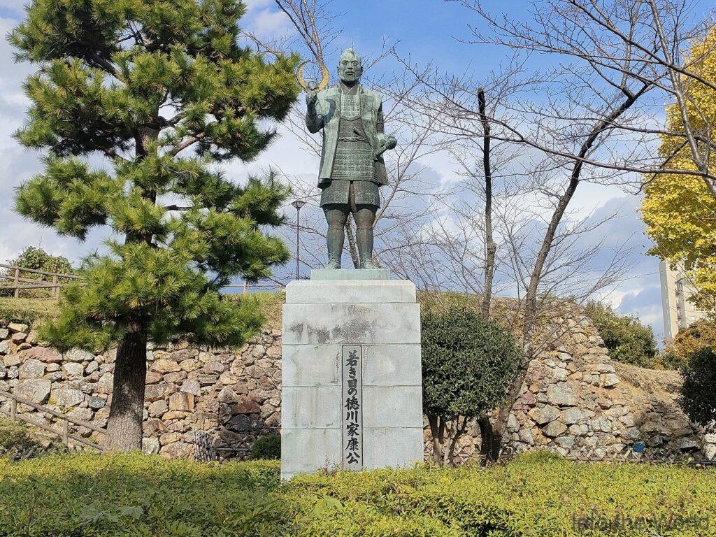 若き日の徳川家康公像 浜松城