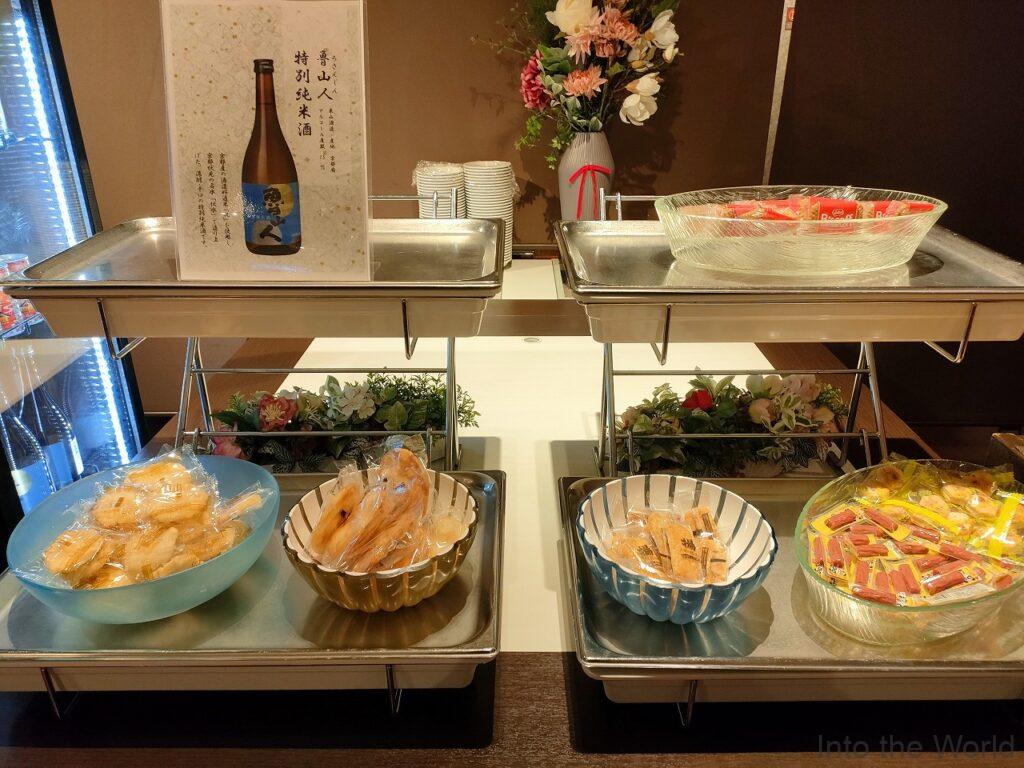 ドーミーインPREMIUM京都駅前 宿泊レビュー CAFÉ&LOUNGE OASIS ラウンジ飲み放題