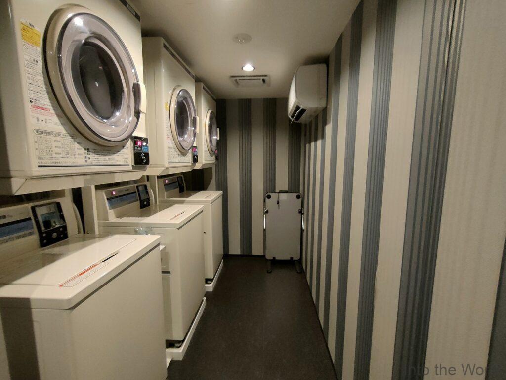 HOTEL SHE, OSAKA 宿泊レビュー コインランドリー