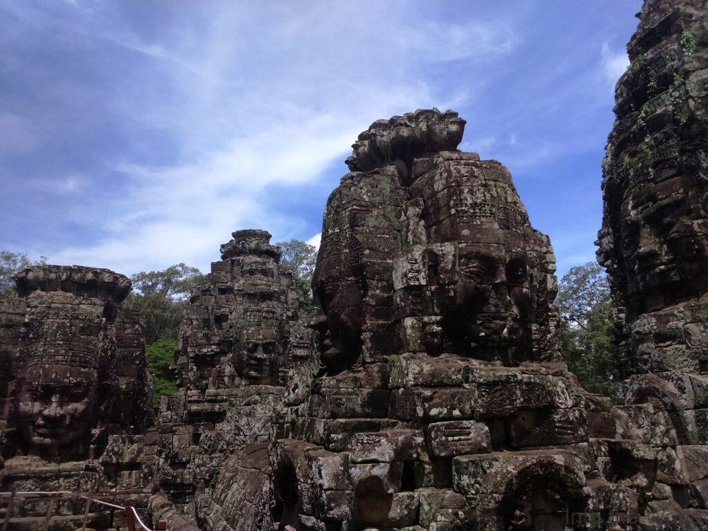 バイヨン寺院 アンコールトム 見どころ 感想